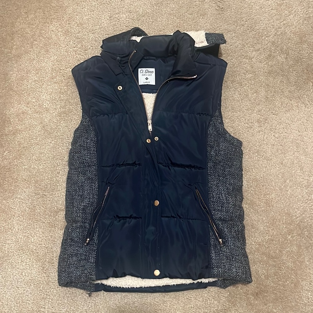 Sherpa-lined best, with optional hood.
